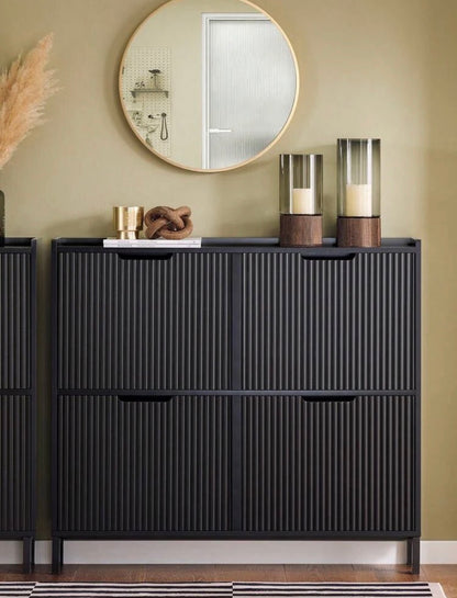 Sophisticated shoe cabinet with 4 flaps