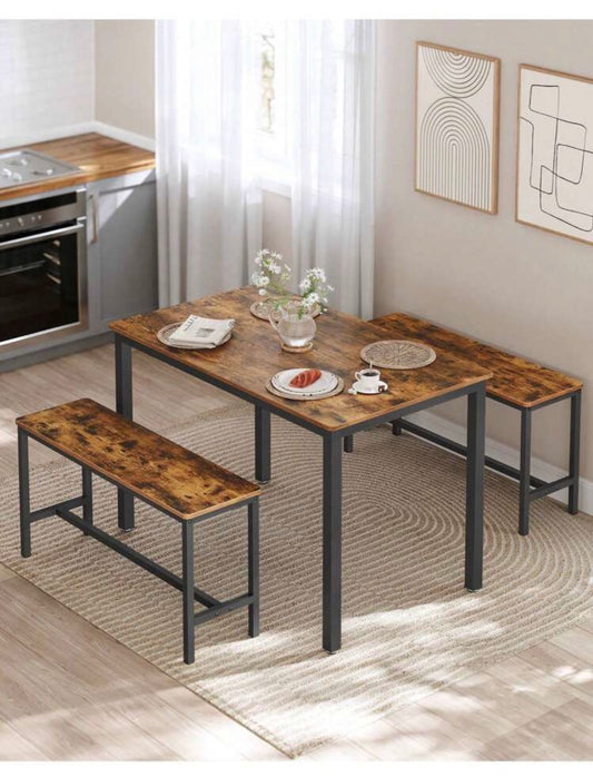 Ensemble table à manger et bancs.